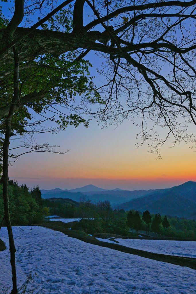 金子　武さん　作品名『雪どけ待つ峠の里山』